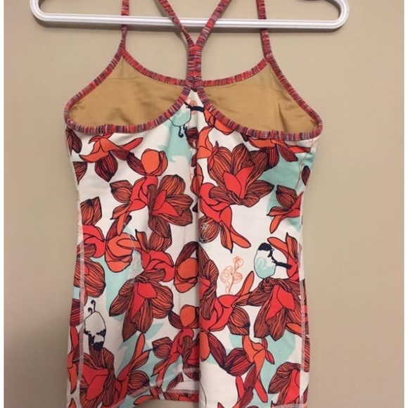 Size 8 lululemon tank - Picture 3 of 3
